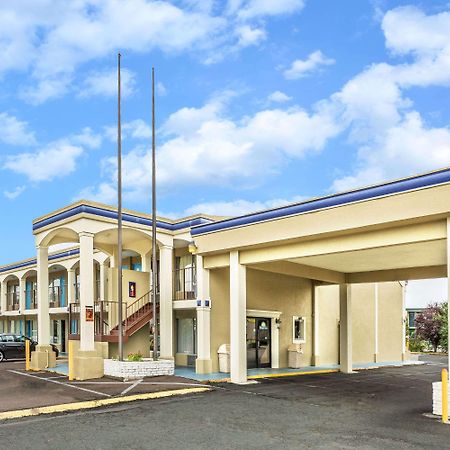 Days Inn By Wyndham Ashland Bagian luar foto