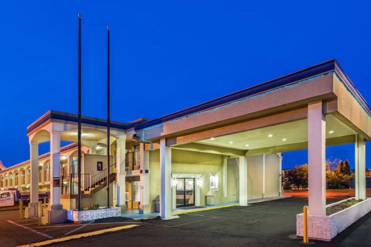 Days Inn By Wyndham Ashland Bagian luar foto