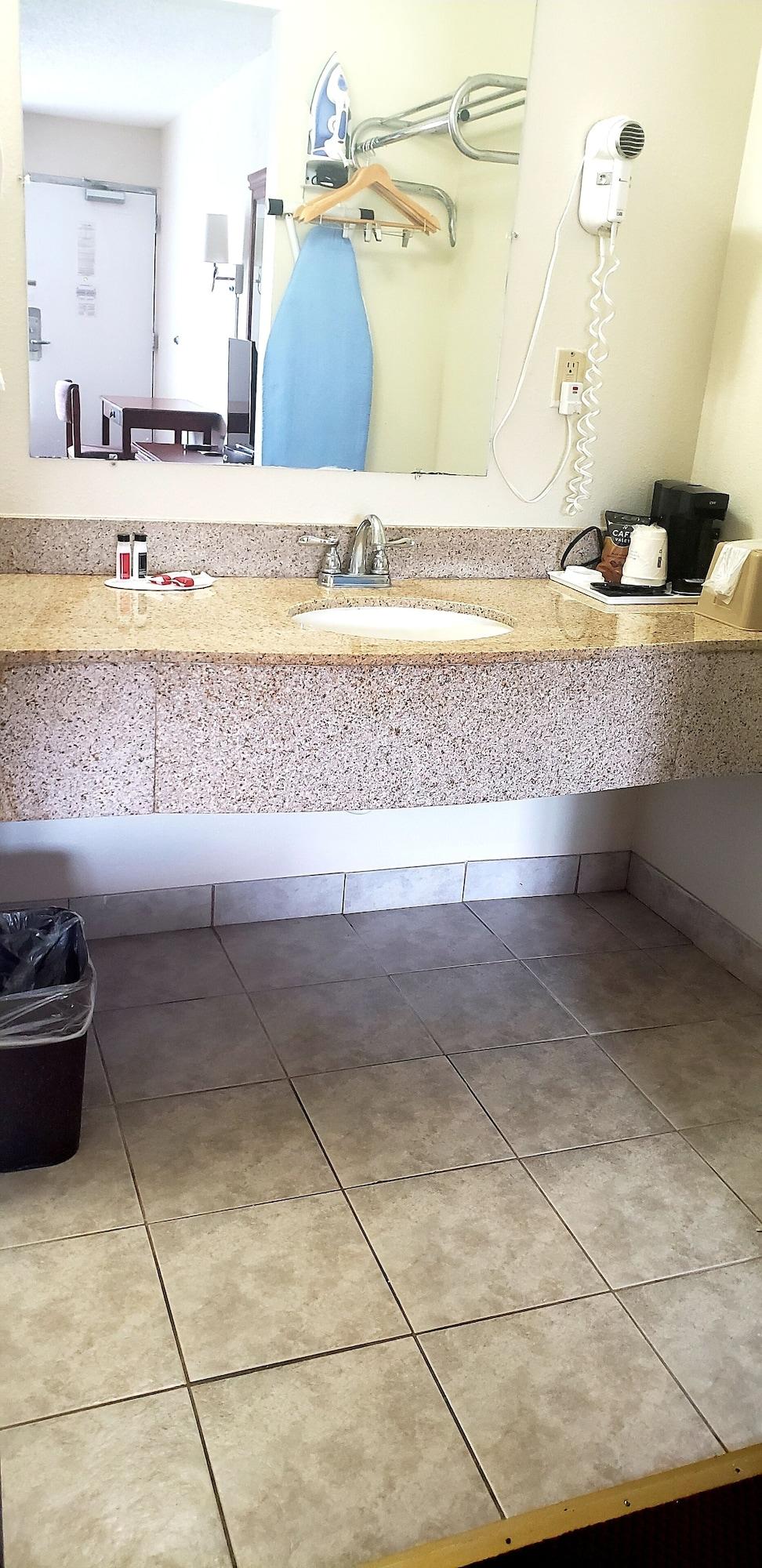 Days Inn By Wyndham Ashland Bagian luar foto