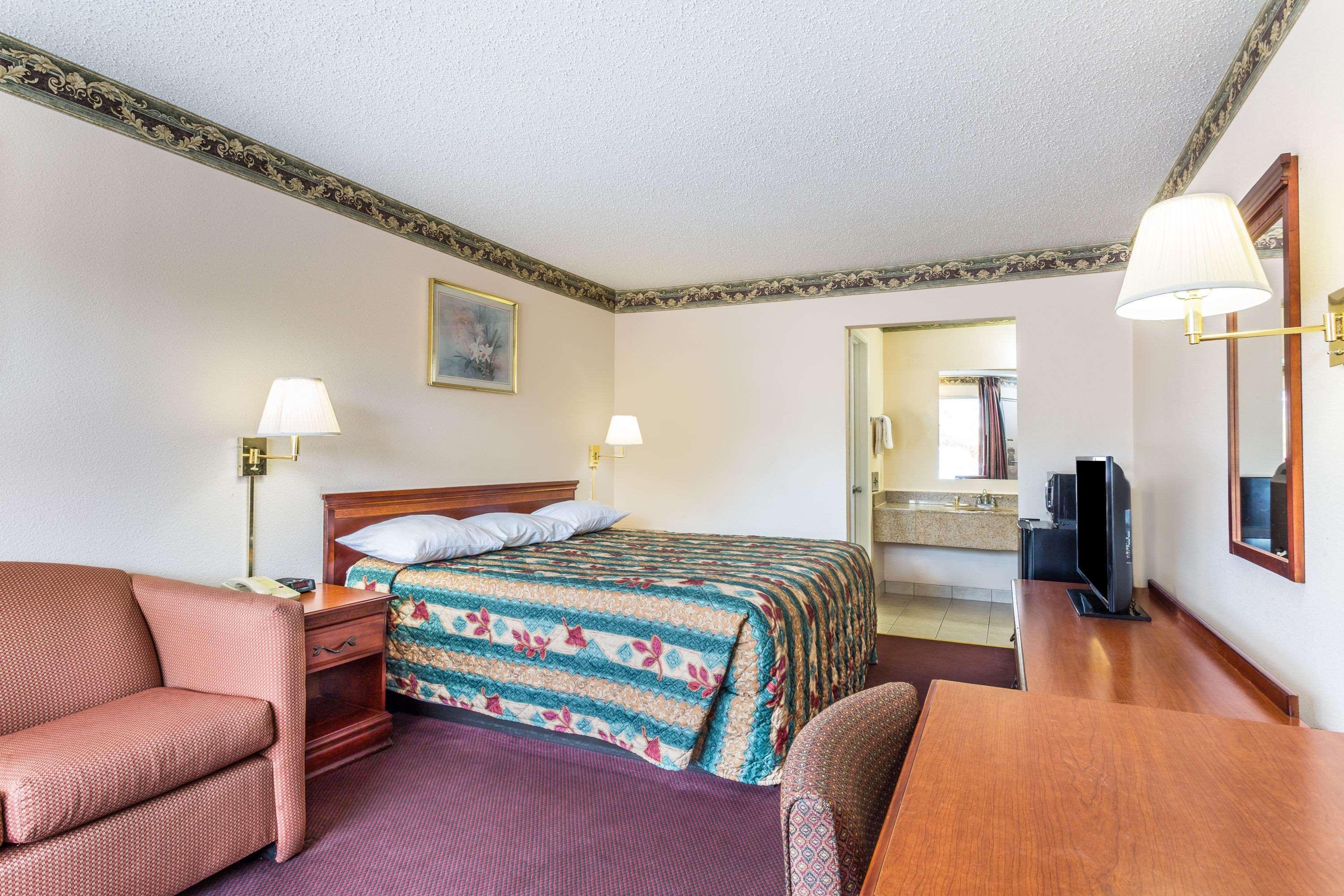 Days Inn By Wyndham Ashland Bagian luar foto