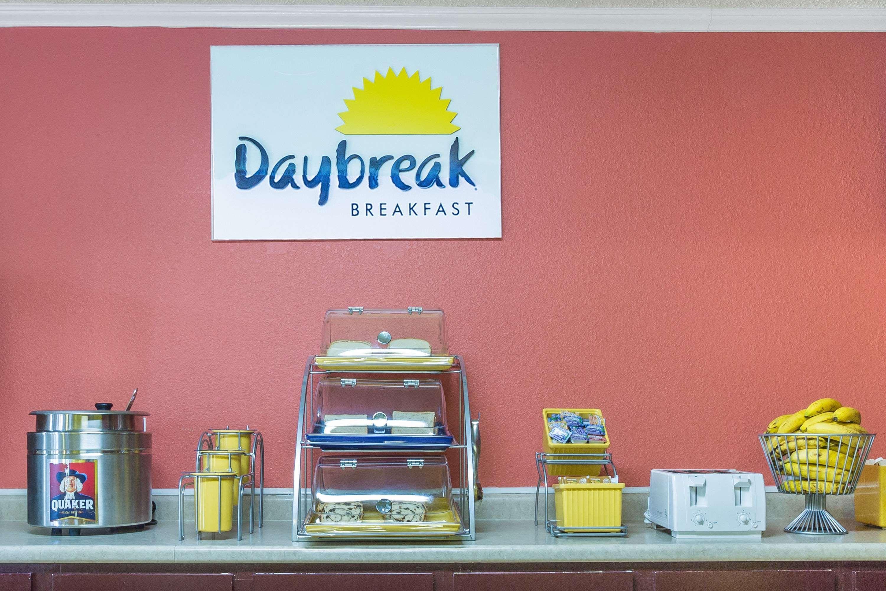 Days Inn By Wyndham Ashland Bagian luar foto